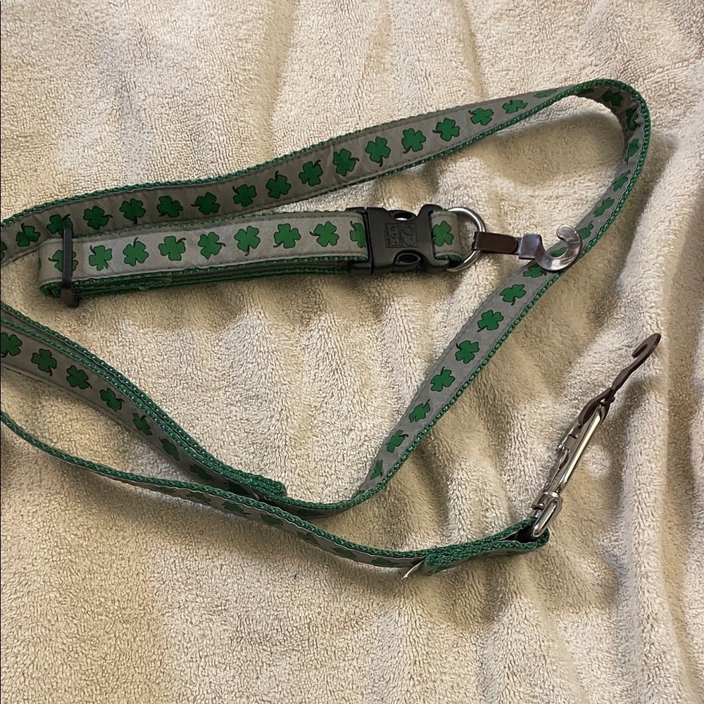 Old Navy NWT Green Shamrock Dog Collar and Leash